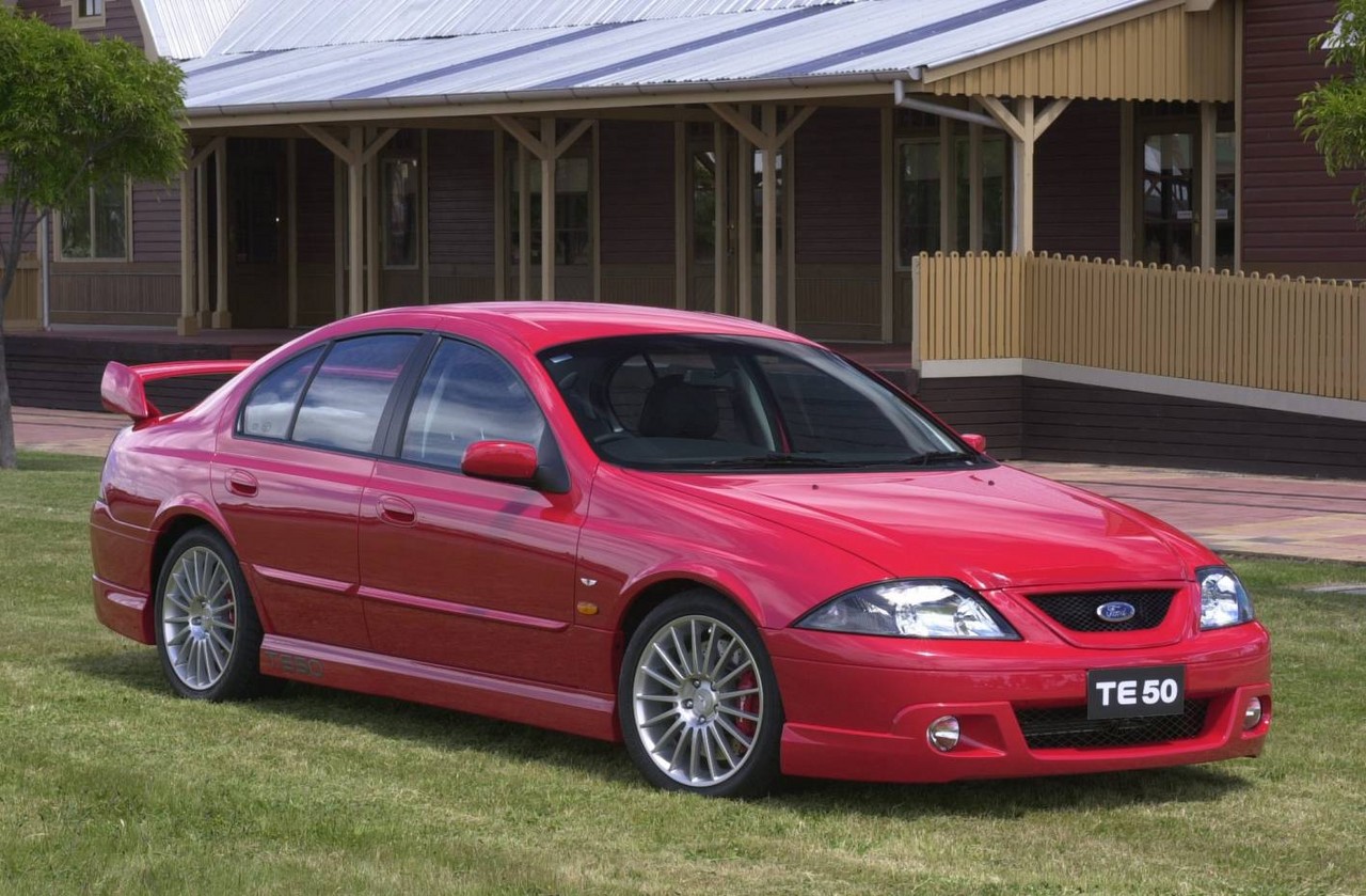 5.6 Tickford V8 engine