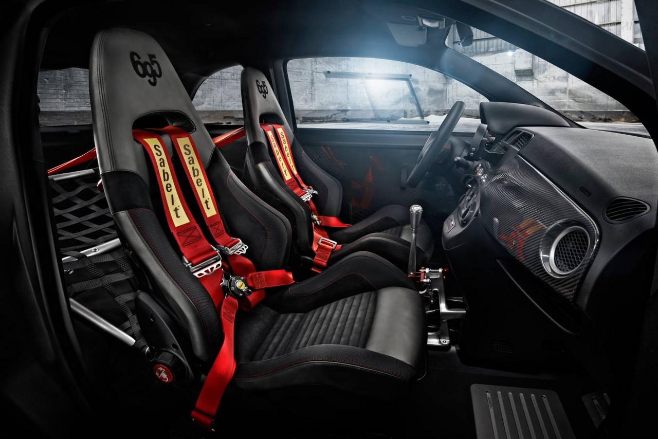 Videos: Abarth 695 Biposto (2014-15)