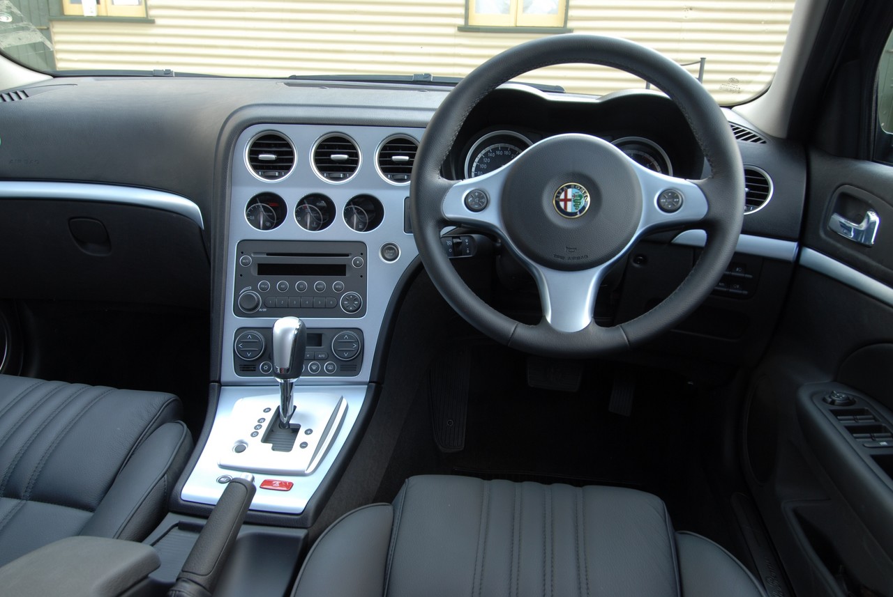 Videos: Alfa Romeo 159 sedan (2006-12)