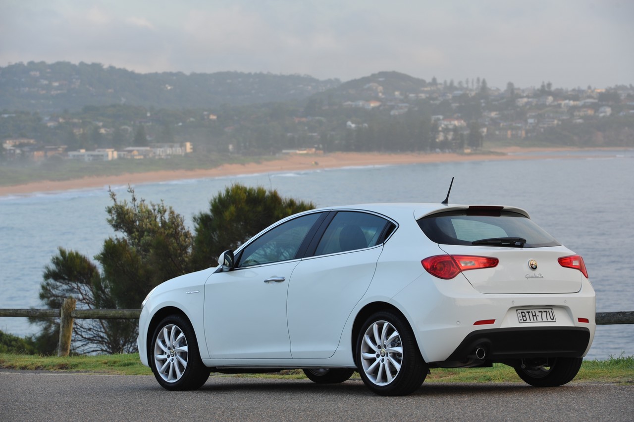 Videos: Alfa Romeo Giulietta (2011-20)