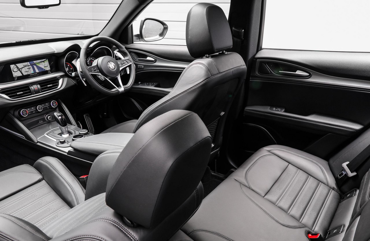 Videos: Alfa Romeo 949 Stelvio (2018-on)