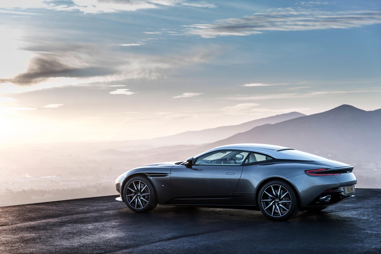 Videos: Aston Martin DB11 (2016-on)