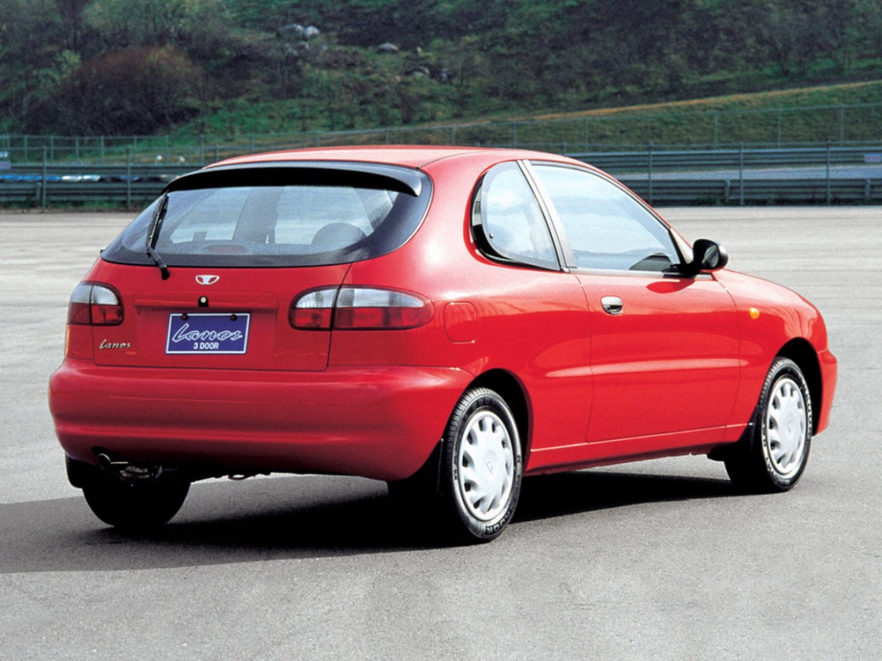 Videos: Daewoo Lanos (1997-03)