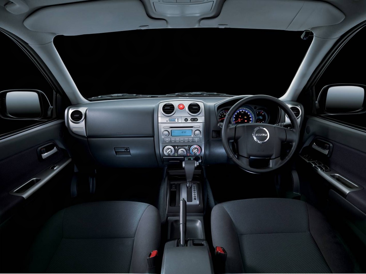 Images: Isuzu RA D-Max cab chassis (2008-12)