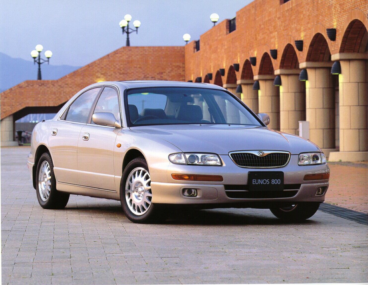 Review: Mazda TA Eunos 800 (1996-00)