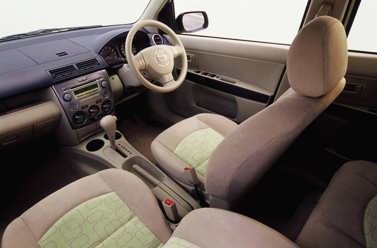 Videos: Mazda DY Mazda2 (2002-07)