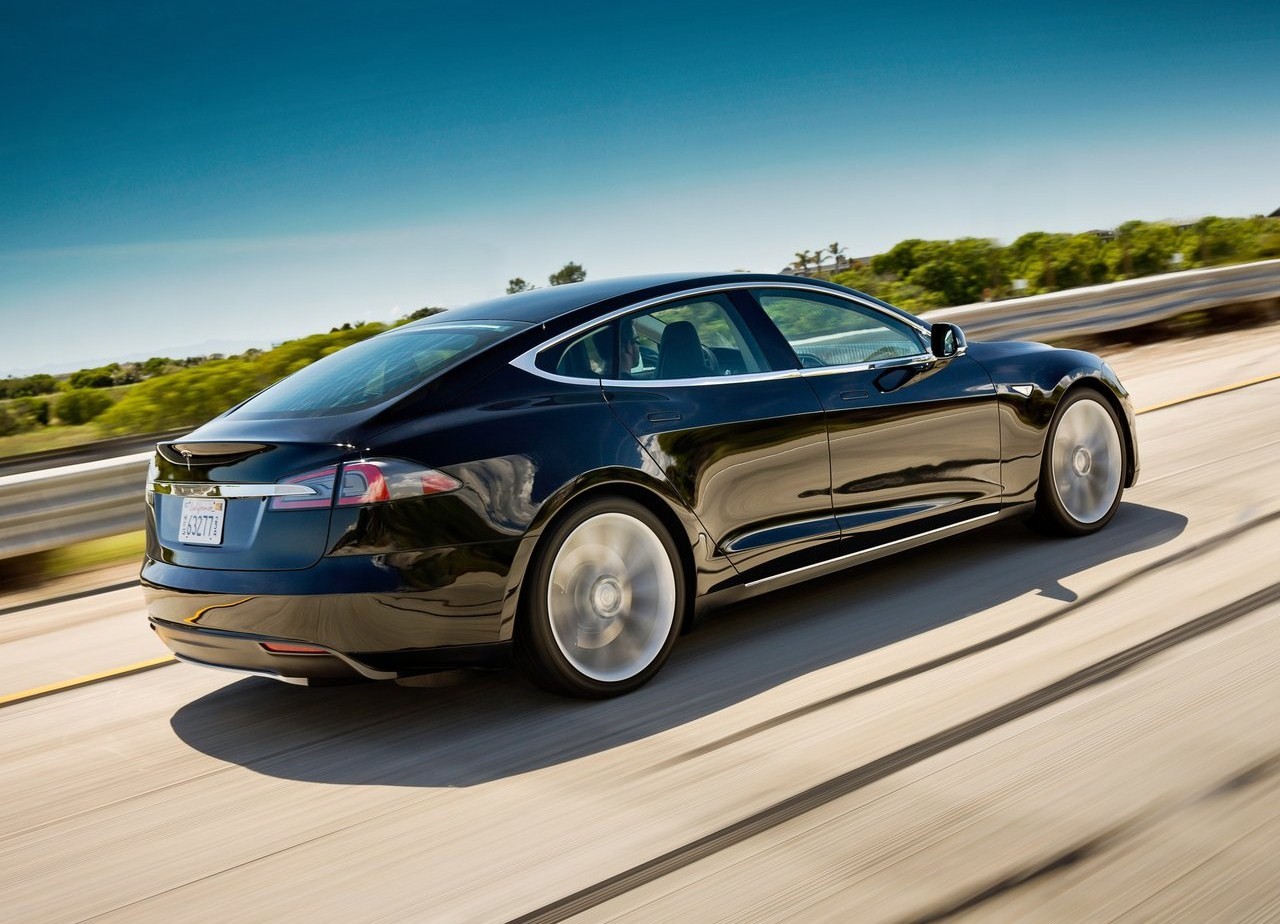 Videos: Tesla Model S (2014-26)
