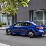 toyota_corollahybrid_e210sedan_ser1_02