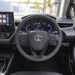 toyota_corollahybrid_e210sedan_ser1_03