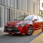 toyota_corollahybrid_e210sedan_ser1_09