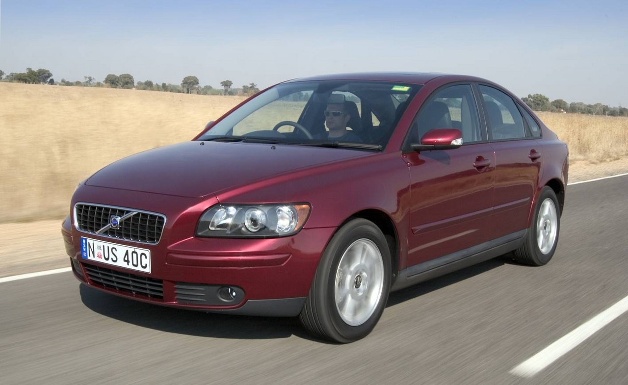 Videos: Volvo Mk.2 S40 (2004-12)