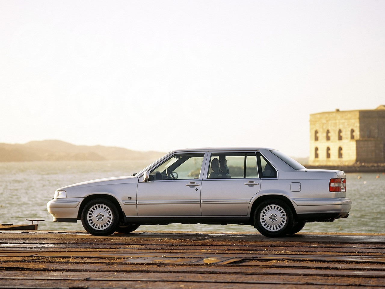 Images: Volvo S90 (1997-98)