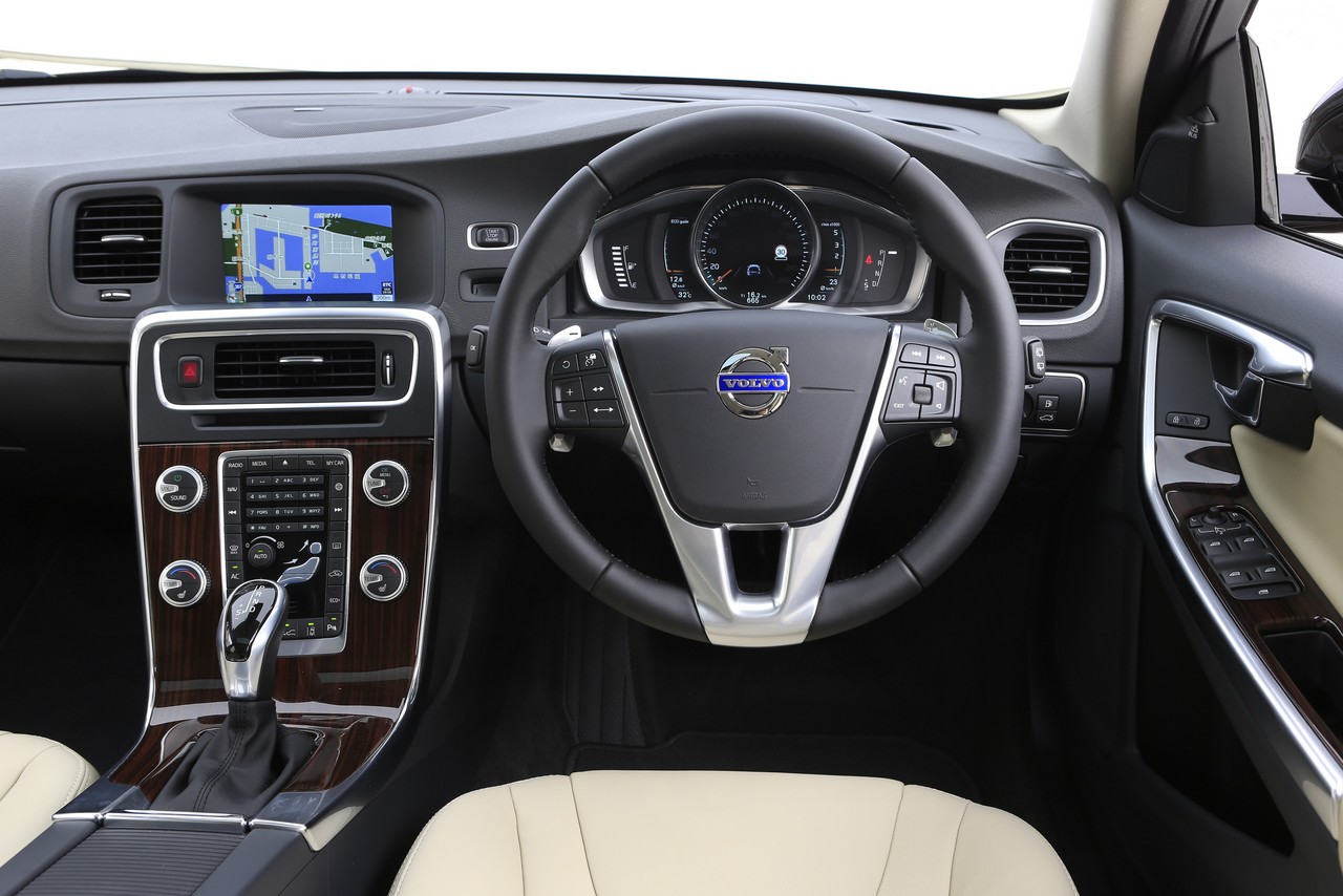Images: Volvo Mk.2 V60 Cross Country (2015-18)