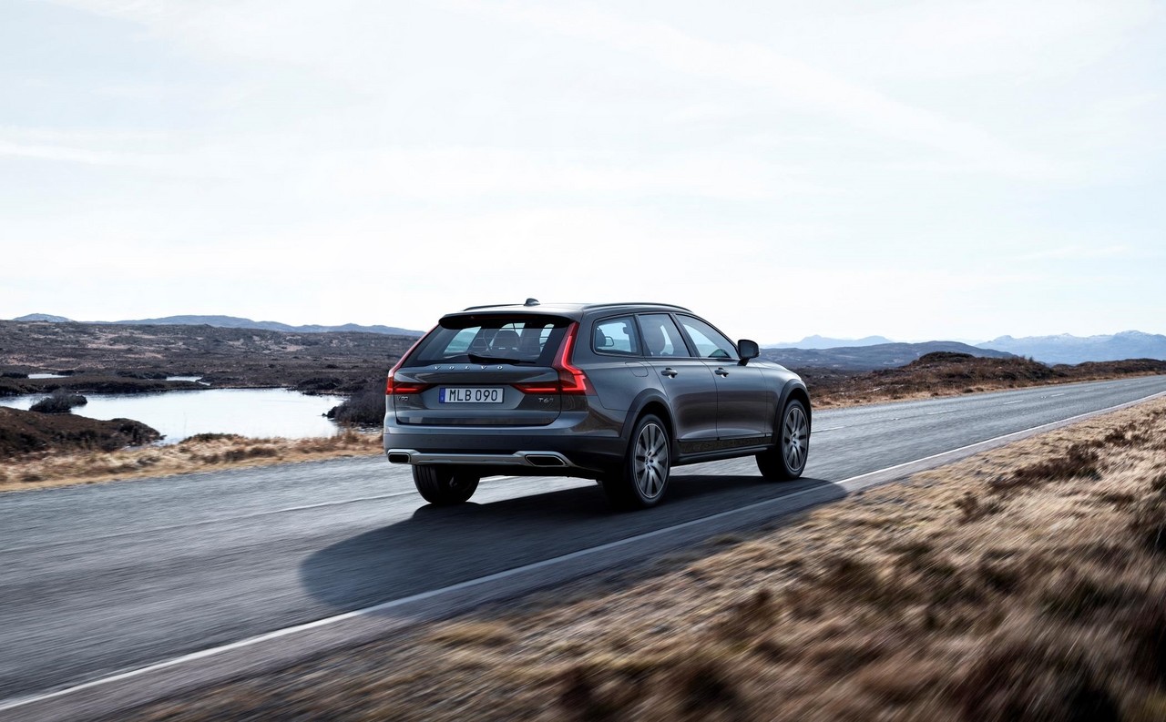 Images: Volvo V90 Cross Country (2017-20)